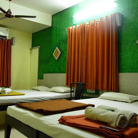 Hotel Madhava Shirdi Eksteriør bilde
