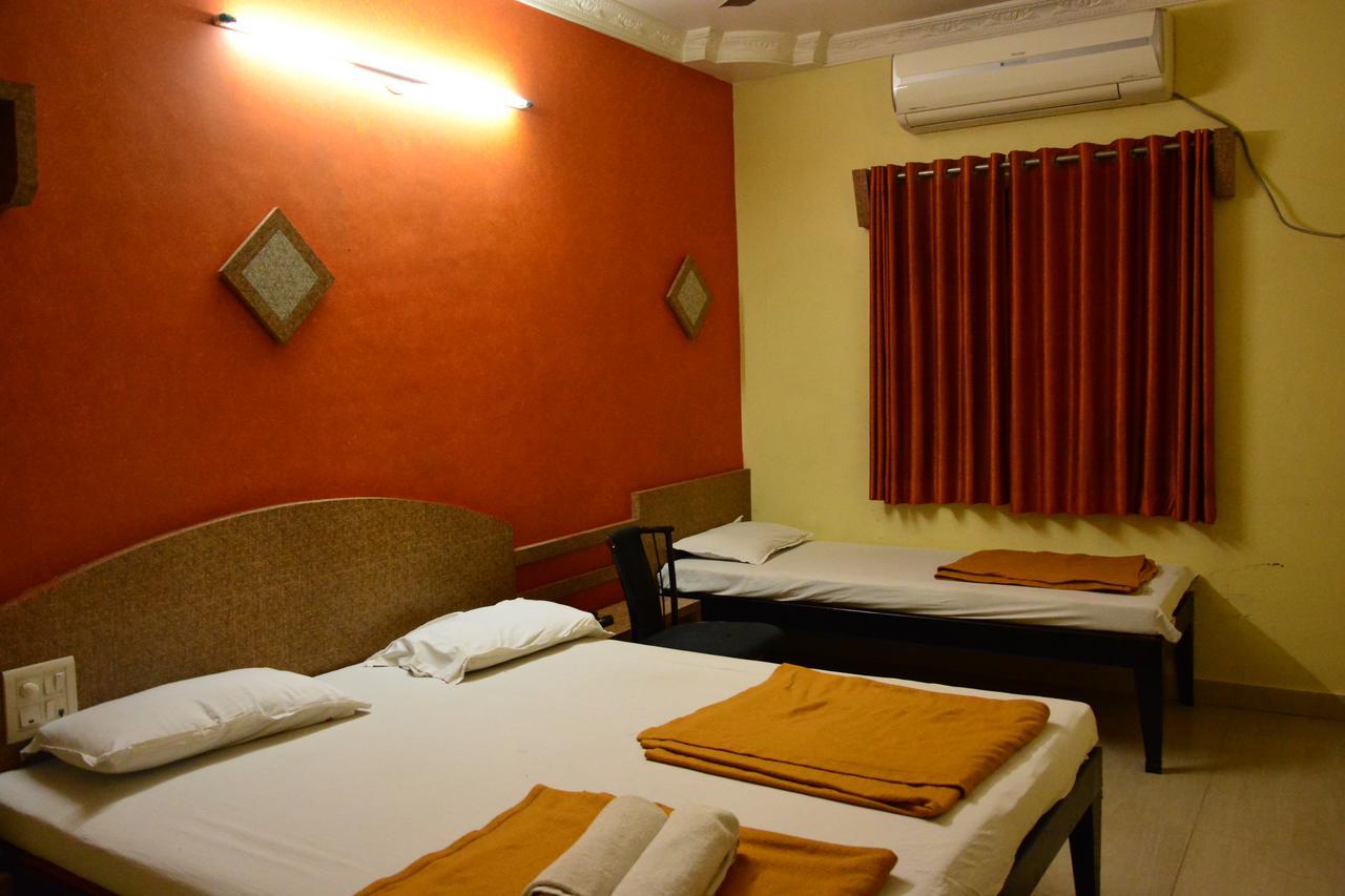 Hotel Madhava Shirdi Eksteriør bilde