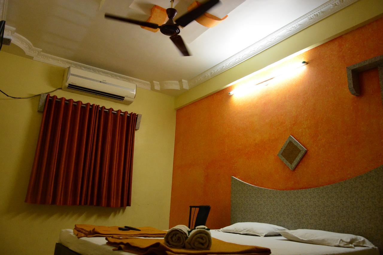 Hotel Madhava Shirdi Eksteriør bilde