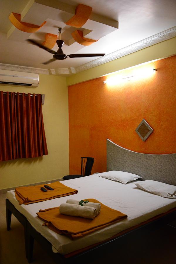 Hotel Madhava Shirdi Eksteriør bilde