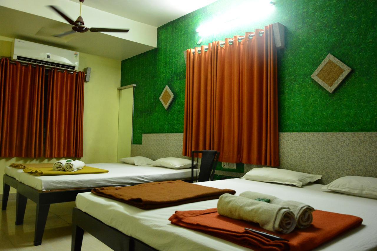Hotel Madhava Shirdi Eksteriør bilde
