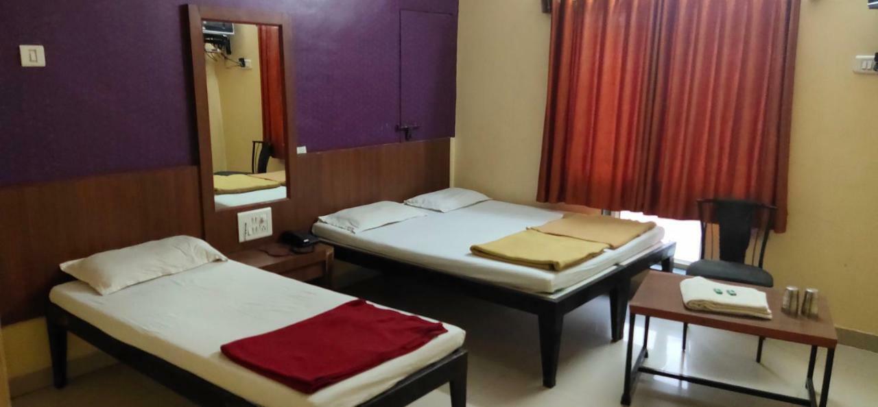 Hotel Madhava Shirdi Eksteriør bilde